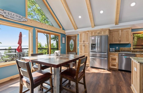 Nisswa Casa | On Gull Lake | Hot Tub | Fireplace | Fire Pit