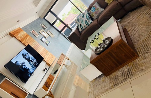 Bayswater Casa | On Hill Lodge