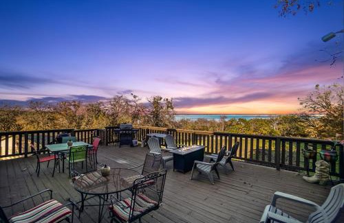 Lake Whitney Casa | On Lake Retreats Family Gatherings Game Room Pets