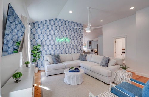 Old Town Casa | On Main St! Private Heated pool, Golf cart included, Sleeps 10