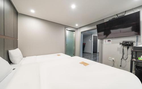 Jung-gu Hotel | On & Off Hotel