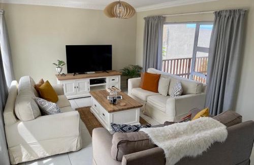 Jeffreys Bay Casa | 'On Point' Beach House - Jeffreys Bay