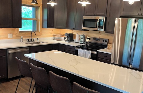 Lafferty Cabina | On Point Cabin - New Modern Hunting & Fishing Retreat - Piedmont Lake, Ohio