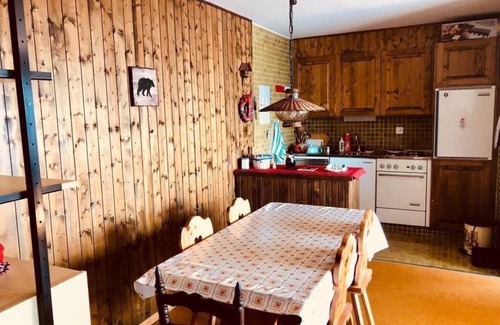 Vex Apartamento | On route 1800, the building La Maya, without swimming pool, is close to the ski lifts and the shops.