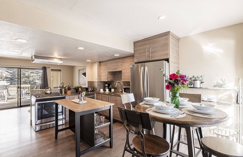 Park Meadows Condominio | Remodelado 2 BDRM en Park Meadows, capacidad para 6 personas, en la ruta de traslado GRATUITO. Cerca de esquí!