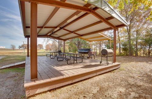 Cayuga Apartamento | On-Site Boat Ramp Pet-Friendly Kerens Studio!
