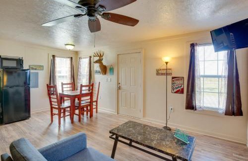 Cayuga Apartamento | On-Site Boat Ramp Pet-Friendly Kerens Studio!