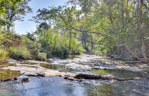 Royal Casa | On-Site Creek and Spacious Yard Family Gem in Royal
