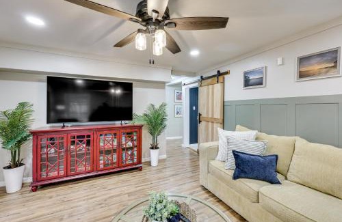 Royal Casa | On-Site Creek and Spacious Yard Family Gem in Royal