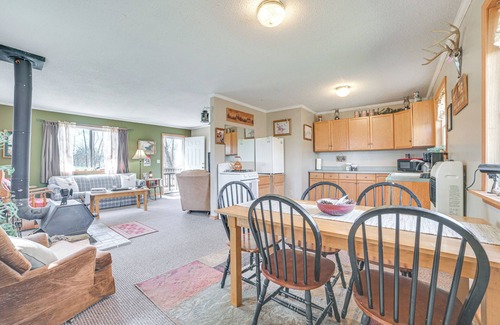 West Branch Cabina | On-Site Hiking: Family Escape in Northern Michigan