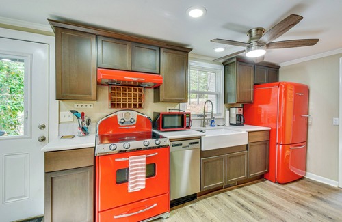 Reed Creek Cabaña | On-Site River Access: Hartwell Getaway w/ Deck!