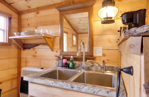 Blissfield Apartamento | On-Site Trails to Mohican River: Tiny Home Retreat