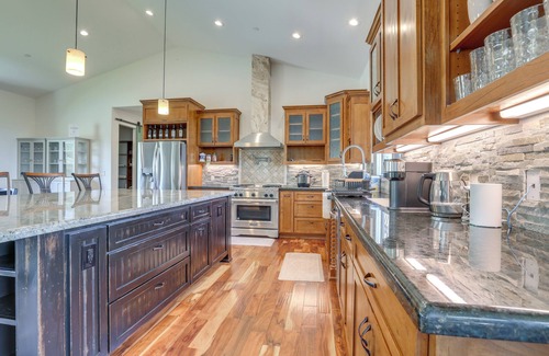 Pilot Hill Casa | On-Site Vineyard: Gem on 10 Acres in Pilot Hill!