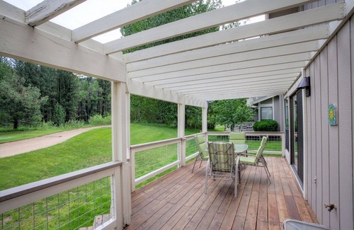 Plumas Eureka Estates Casa | On the 4th Green 2 bedroom Town Home - 102 Ponderosa Drive