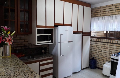 Enseada Casa | En la playa, a 90m del mar, aire acondicionado, WIFI, 5 habitaciones.