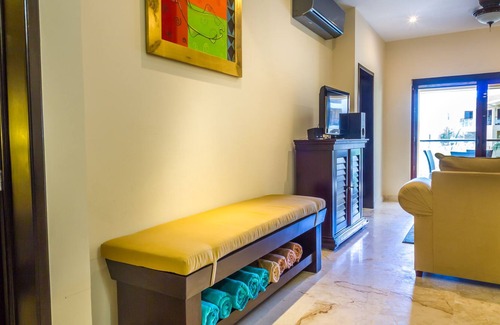 Playa del Carmen Cabaña | En la playa - Condominio de 2 habitaciones en El Faro por BRIC Vacation Rentals