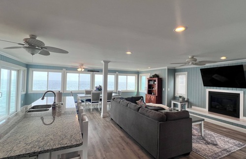 Niantic Casa | On the beach amazing views... welcome to your happy place!