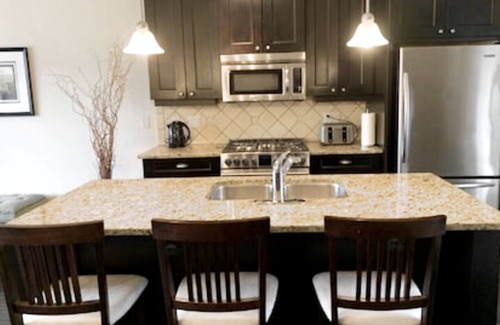 Westbank Condominio | On the Beach/Lake, Heated Pool, Paddle Boards, Dbl Kayak, Boat Slip, Wine Trail