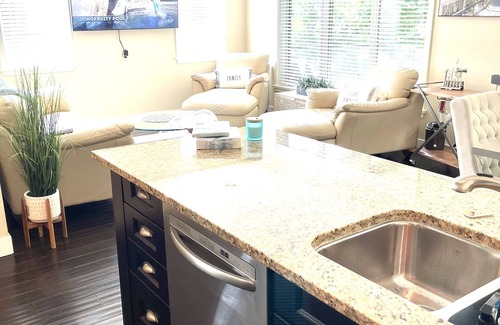 Westbank Condominio | On the Beach/Lake, Heated Pool, Paddle Boards, Dbl Kayak, Boat Slip, Wine Trail