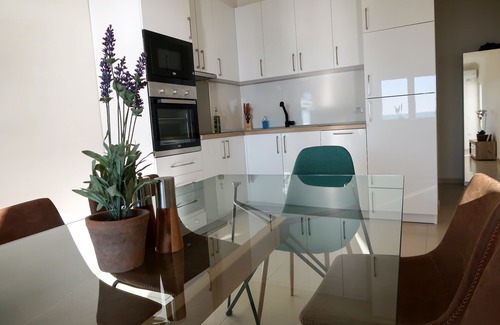 Vlore Apartamento | En la playa (literalmente) elegante AP con P gratis