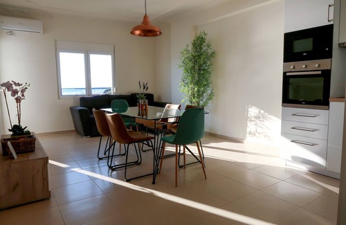Vlore Apartamento | En la playa (literalmente) elegante AP con P gratis