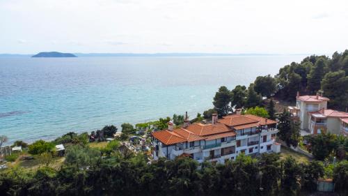 Sithonia Apartamento | On the beach Neos Marmaras