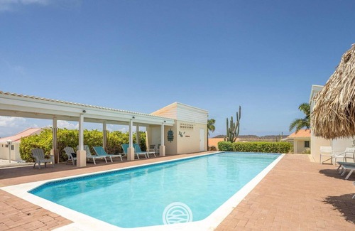 Santa Catharina Casa | On the beautiful island of Curacao, surrounded by turquoise waters and lush tropical surroundings, there is an enchanting home that offers the perfect vacation retreat for 4 people.