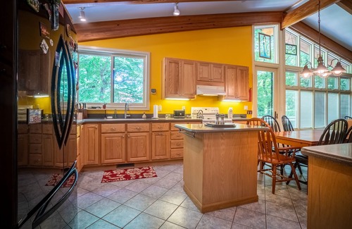 Helen Casa | On the Chattahoochee River-Walk to Downtown Alpine Helen