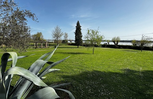 Bourg-sur-Gironde Apartamento | On the corniche de la gironde one- or two-bedroom apartment