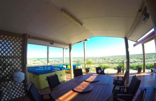 Denham Cama Y Desayuno | On the Deck @ Shark Bay