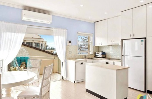 Cronulla Apartamento | On The Esplanade sunny apt with a view