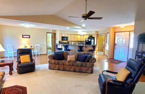 Eureka Springs Casa | ON THE ISLAND CLOSE TO RECREATION CENTER!