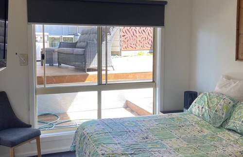 Lake Eildon Casa | On the Lake Goughs Bay Relax in the spa and watch fun on the lake.