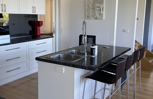 Lake Eildon Casa | On the Lake Goughs Bay Relax in the spa and watch fun on the lake.