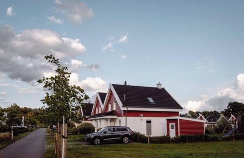 Nordhorn Casa | On the lake - luxury holiday home with every comfort, located directly on a small lake
