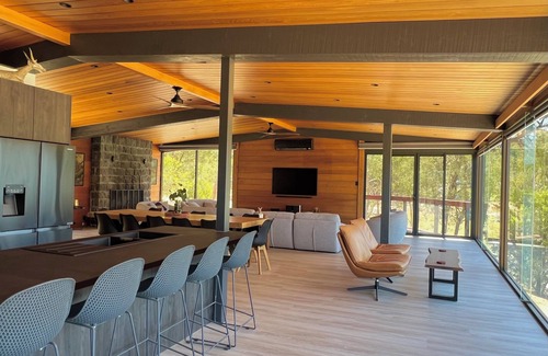Taylor Bay Casa | On the Point in Taylor Bay