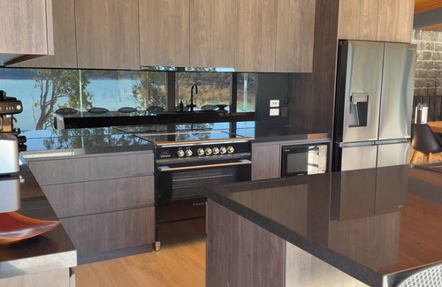 Taylor Bay Casa | On the Point in Taylor Bay