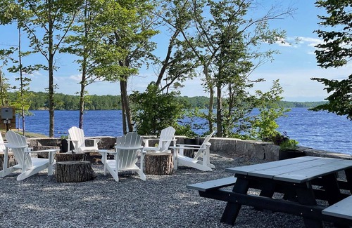 Frontenac Casa | On The Point-Panoramic Waterfront Cottage Rental