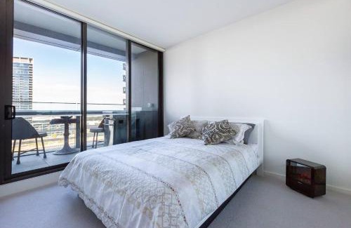 Docklands Apartamento | On the River - A Resort-style Retreat in Docklands