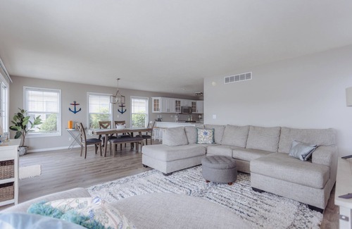 Saint Joseph Casa | On The River, Assn Pool & Hot Tub, Water Taxi in Summer