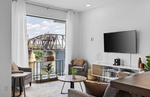 North Capitol Apartamento | On the River - River Views Walk to Broadway
