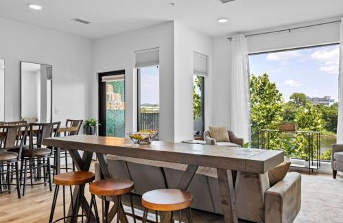 North Capitol Apartamento | On the River - River Views Walk to Broadway