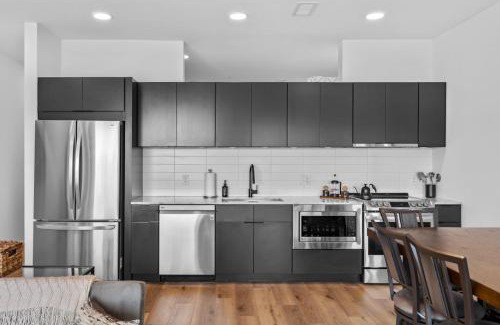 North Capitol Apartamento | On the River - River Views Walk to Broadway