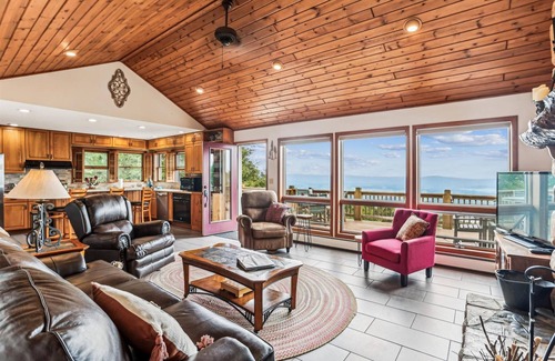 Timberline Casa | On The Rocks : 5 BR, 4 BA House in Canaan Valley, Sleeps 14
