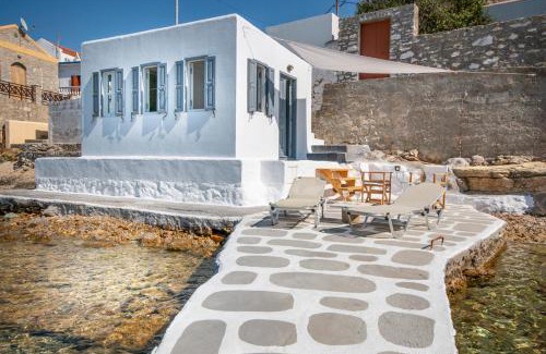 Symi Casa | On The Rocks