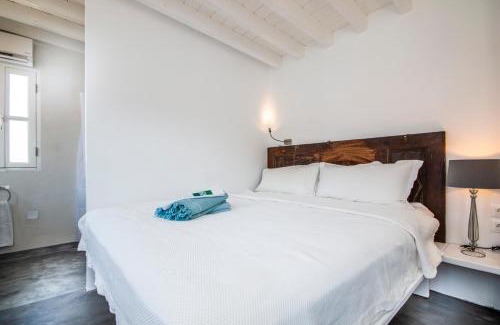 Symi Casa | On The Rocks