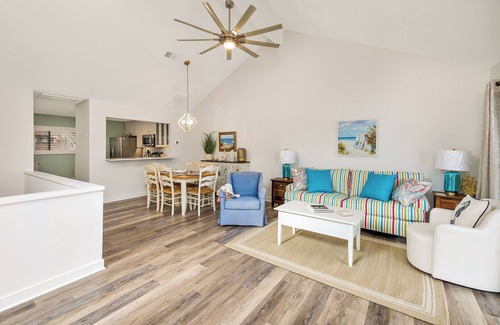 St. Simons Island Condominio | On the Sea Palms golf course and lagoon.