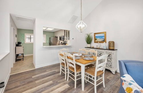 St. Simons Island Condominio | On the Sea Palms golf course and lagoon.