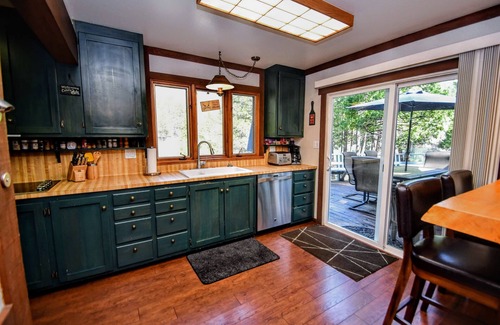 Glencoe Cabina | CASA CAZADORES: 4HAB / 2. 5BA EN LAS ORILLAS DE LAKEMONT PINES LAKE, W / REC ROOM & POOL TABLE, KAYAKES Y CANOE -PET AMIGABLE