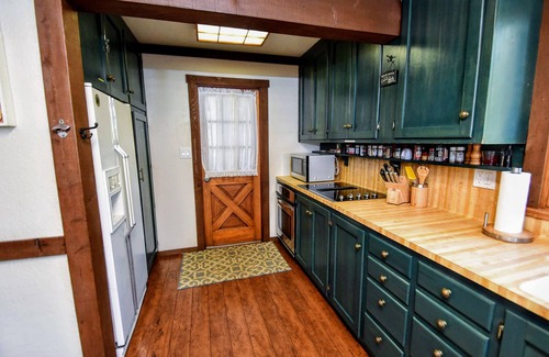 Glencoe Cabina | CASA CAZADORES: 4HAB / 2. 5BA EN LAS ORILLAS DE LAKEMONT PINES LAKE, W / REC ROOM & POOL TABLE, KAYAKES Y CANOE -PET AMIGABLE
